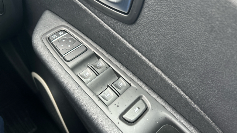 Renault Captur 0.9 TCE 90 Play 5dr Petrol Hatchback